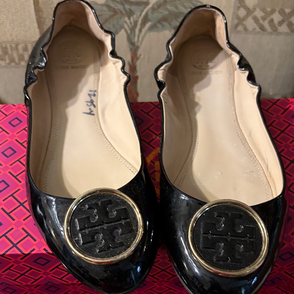 Tory Burch Black Patent Leather Logo Circle Flats Shoes only ; Box not included